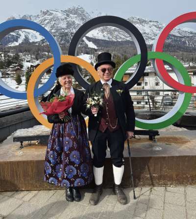 Renato Zangiacomi Iacarede e Giuliana Bellodis Smalzo daante i zinche cerce de ra Olinpiades: medaia de oro de 'l amor.
