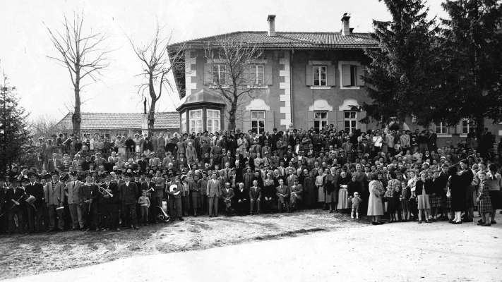 Retrat storich per l&rsquo;inaugurazion de la Coprativa de S&egrave;n Jan.
