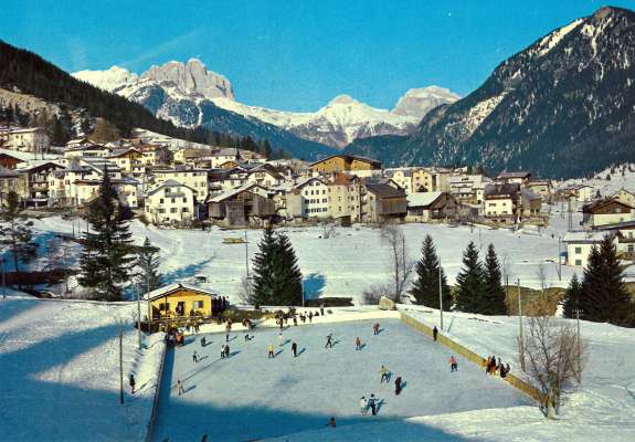 Sul ciamp de la giacia de Ciampian i fajea alenament e gare de velozit&agrave; coi feres.
