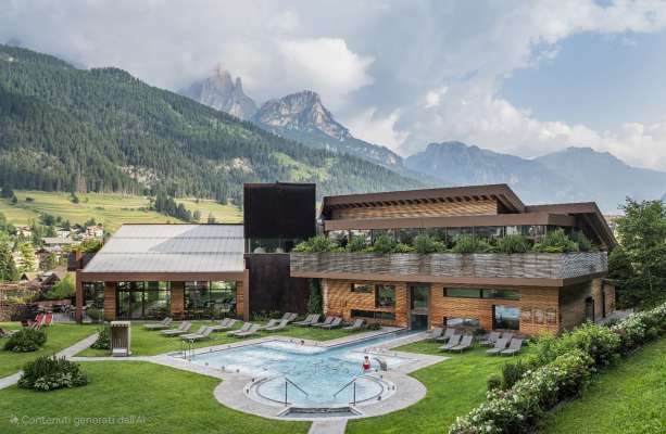 La senta de QC Terme a Poza, olache vegn port&agrave; inant la sperimentazion de Fassa Terme.
