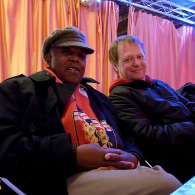 Enrico Tommasini &lsquo;Baita&rsquo; (a dreta) col sassofonist jazz Paul Jeffrey.
