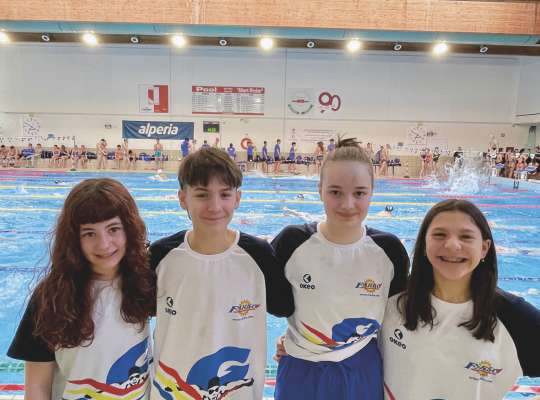 I atlec y la atletes de Gherd&euml;ina che &agrave; fat pea pra la Copa Los Angeles a Bulsan.
