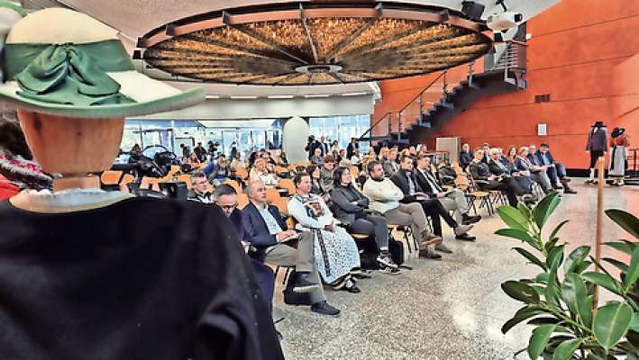 L publich nvi&eacute; nte l Self de Raprejent&aacute;nza de la Region Trentin-S&uuml;dtirol.
