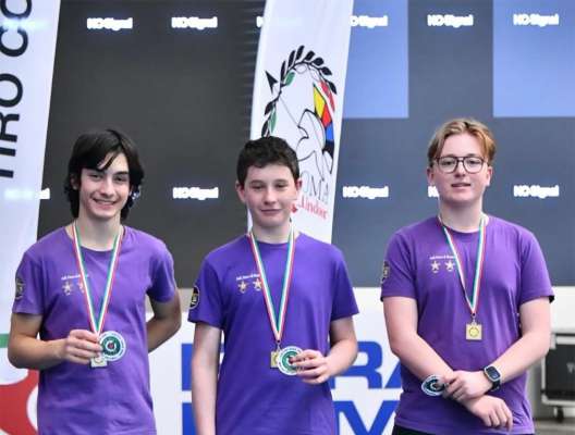 I arcieres fascegn se fèsc onor a Roma