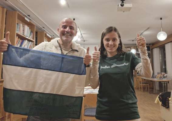  ann pass&agrave; iel tla C&euml;sa di Ladins danterauter nce unit n vijita n &euml;l dla mendranza di estreme&ntilde;u dla Spania. Tlo iel da ud&euml;i cun la presid&euml;nta Sofia Stuflesser.
