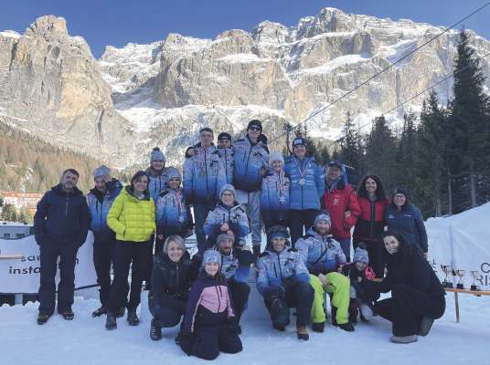 Mutons y mutans, ulenteres y genitores dla lia Lueses Gherd&euml;ina n sada passeda sun Plan de Gralba.
