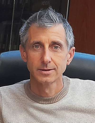 L professor Federico Corradini fenesc con chest an de scola sia enc&egrave;ria de Sorastant.
