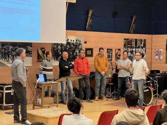 L grop che jai 20 egn se &agrave; dat ju per meter su la Musega Auta Fascia.
