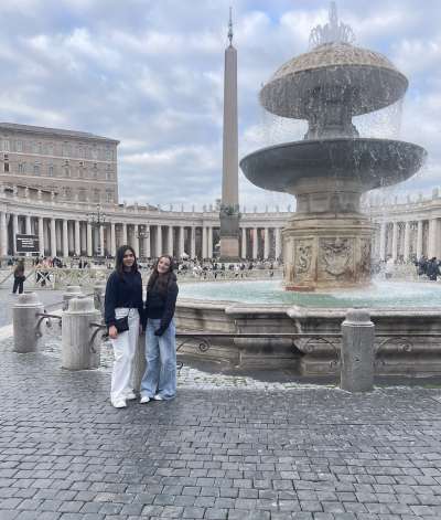 Florencia e Elisa a Roma.
