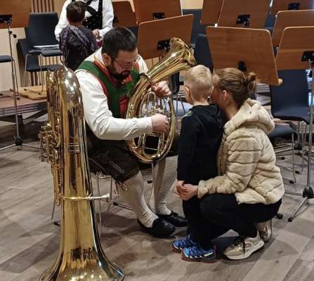 I mutons &agrave; pud&ugrave; purv&eacute; a sun&eacute; i strum&euml;nc dla Mujiga da Bula.
