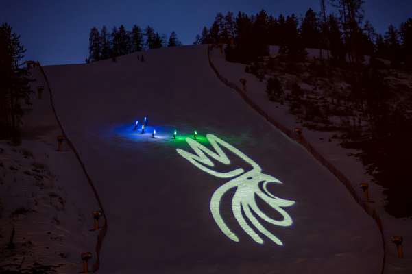 Cun i corusc ladins j&ouml; por la "Erta". (Foto: &copy; Gianvito Coco)
