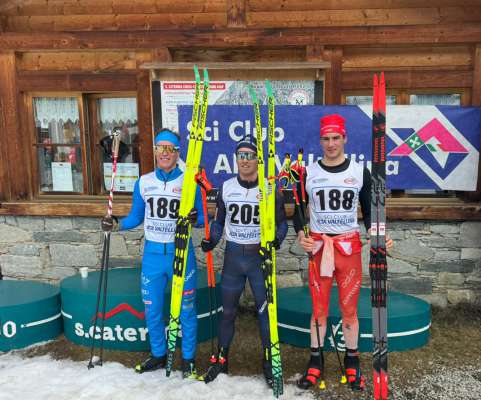 L venjidor Giovanni Ticc&ograve; (te mez).
