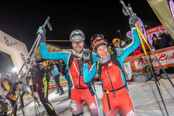 Stefan Fuchs y Debora Agreiter che festej&euml;ia l&rsquo;or tla categoria moscedada. foto:Freddy Planninschek
