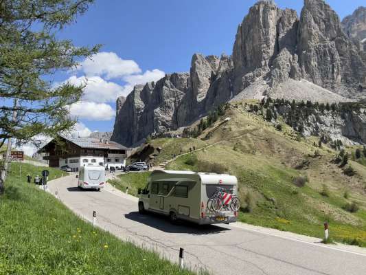 L&rsquo;IUCN conscidr&euml;ia le gran aflus turistic s&ouml;i jus n prigo por le patrimone natural.
