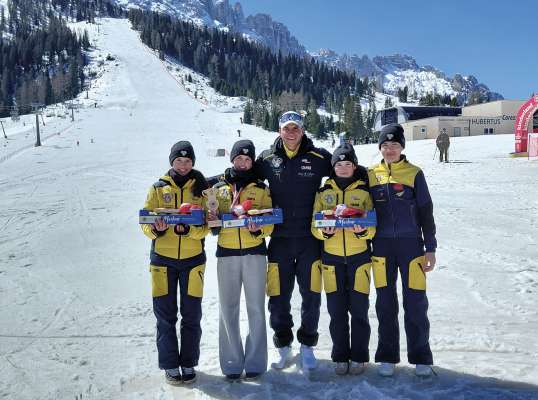 N bel finé via dla sajon dai schi per i “aliefs” dl Schi Club Gherdëina