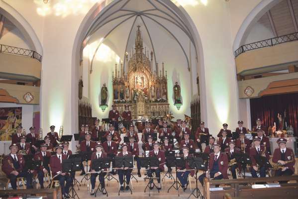 Na sëira de mujiga sun l troi dla speranza