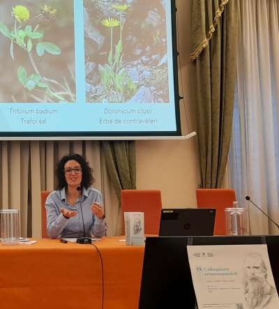 Nives Iori &agrave; prejent&agrave; sia enrescida botanica al Colloquium a Gorizia.
