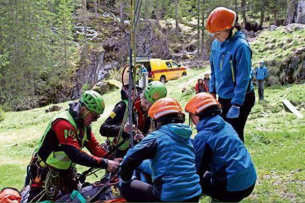 Na giornada de emergenze nte duta la val, ma l eva l’esercitazion del Grop Jovegn de la Crousc Bláncia