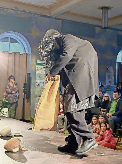 Trei dis de teater ladin per le scole da Fodom