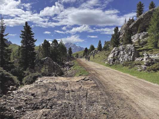 La Zit&agrave; di Sasc y si cuntreda ie tematica de descuscion: ie pa i nterv&euml;nc che n &agrave; fat positifs per l turism da d&rsquo;inviern o iel pa stat velch che &agrave; revin&agrave; la natura? (FOTO Lia de Cura dl Nc&euml;sa)
