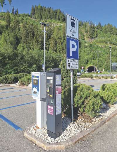 Lascé i auti a n miëur priesc cun la Val Gardena Club Card