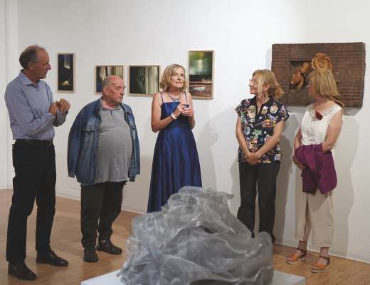 Ntan la ntroduzion ala mostra (da m.c.) Egon Digon, Hons Finezza, la galarista Valentine Kostner, Karolina Gacke y Hanna Battisti.
