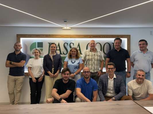I dirigenc de la Coprativa de Fascia con i raprejentanc sindacai.
