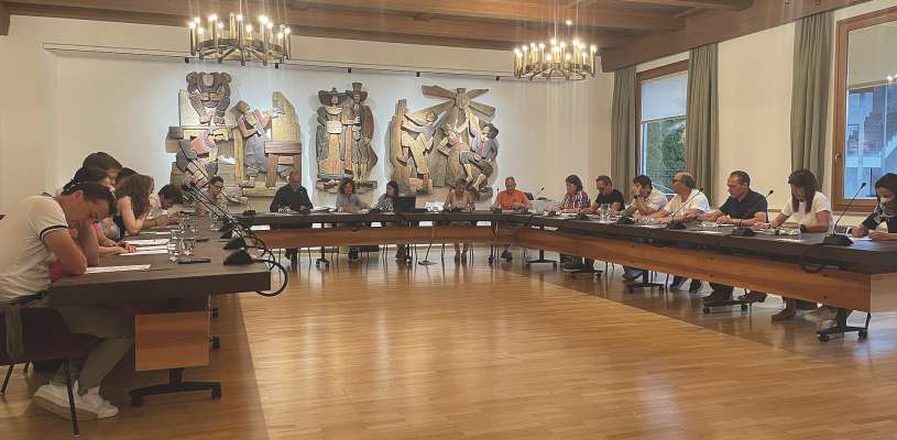L Cuns&euml;i de Chemun de Urtij&euml;i: duc i cunselieres fova prej&euml;nc tl scumenciam&euml;nt dla senteda per d&eacute; pro l prugram de coalizion. 
