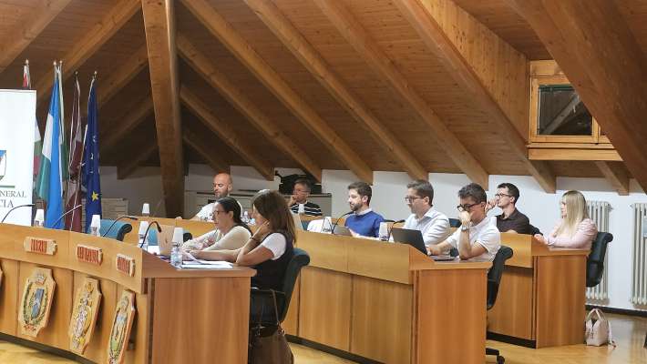 I conseieres de Grop Mesced&agrave; e UAL, pruma a dreta Chiara Detomas.
