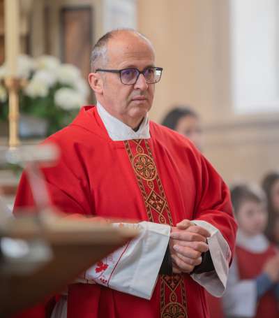 Siur Klaus Sottsas ciafa ch&euml;sta dom&euml;nia la inciaria da degan dla Val Badia. (Foto: &copy; Gianvito Coco)
