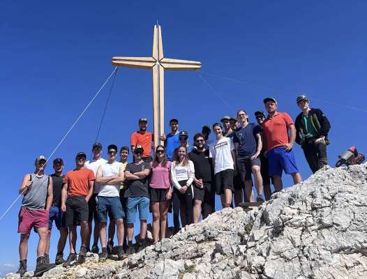 Jones y jogn d&rsquo;La Pli, le de che al &eacute; gn&uuml; mot&uuml; s&ouml; la crusc nea s&ouml;n Col Bechei. (Foto: &copy; Jon&euml;za d&rsquo;La Pli)
