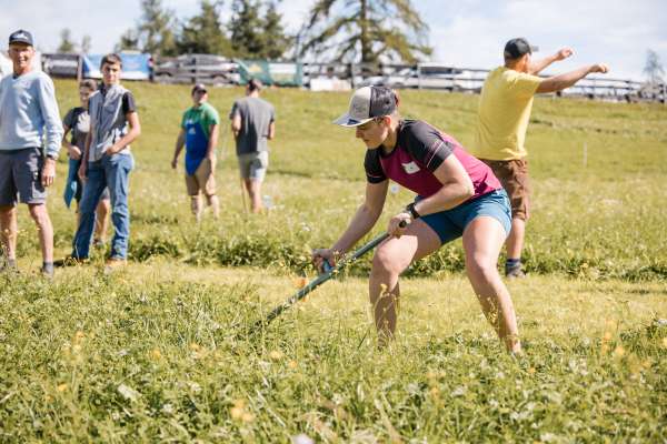 Maria Burchia tratan la gara. (Foto: Jon&euml;za da Paur de S&uuml;dtirol)
