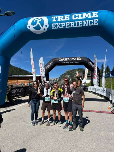 Mauro Rasom (2&deg; d.m.d.) al travert de la Misurina Sky Marathon 42km.

