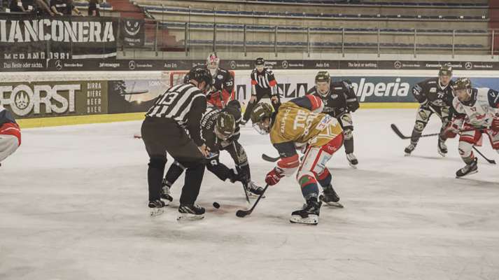 L campiunat dla Alps Hockey League à metù man