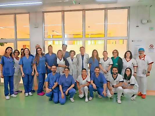 L staff de la chirurgia del ospedel de Belum.
