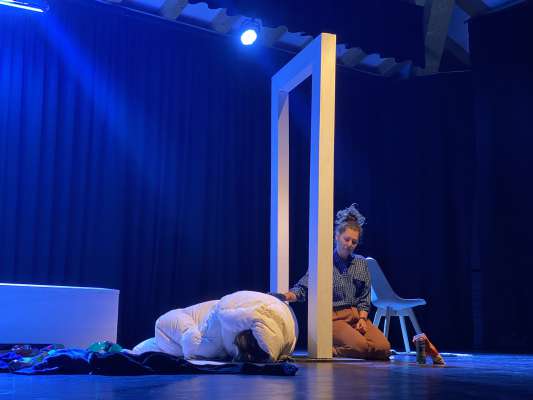 N moment del spetacol teatr&egrave;l con la compagnia &raquo;Alla ribalta&laquo;.
