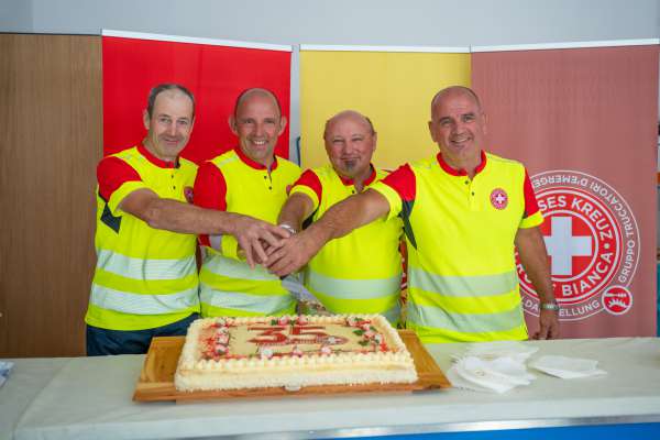 I cater voluntars che &eacute; pro la CB d&rsquo;Al Plan da impr&ouml;ma inc&aacute;: Jan Ellecosta, Gustl y Filippo Kaneider, Otto Craffonara. (Foto: &copy; Gianvito Coco)
