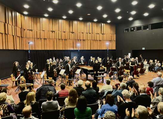 N merdi de ch&euml;st'ena iel un&igrave; inaugur&agrave; la sajon di cunzerc di J&euml;uni de Mujiga cun la urchestra Haydn de Bulsan. 
