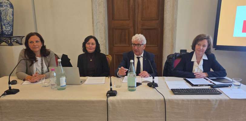 D.m.c. Fabiana Nicolussi Paolaz, Katia Vasselai, l president del Consei Claudio Soini e Chiara Pallaoro.
