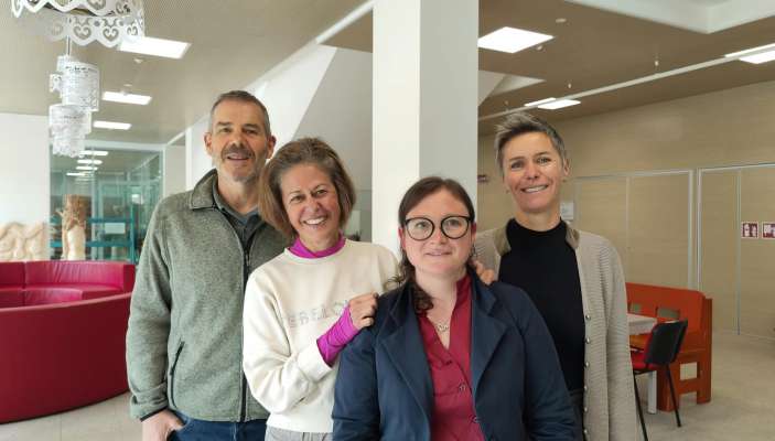 L responsabol Alessandro Margoni con la dozentes del Ofize Mariagrazia Pitscheider, Sabrina Pellegrin e Doris Fosco.
