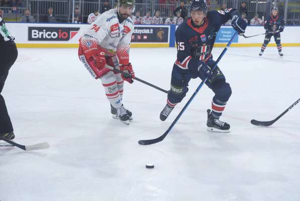 Diego Kostner de Runcadic juega ch&euml;st ann per l Milano.
