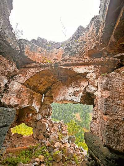 Forte da La Court, l mur pericolánt l mossarà ester smonté e refat su