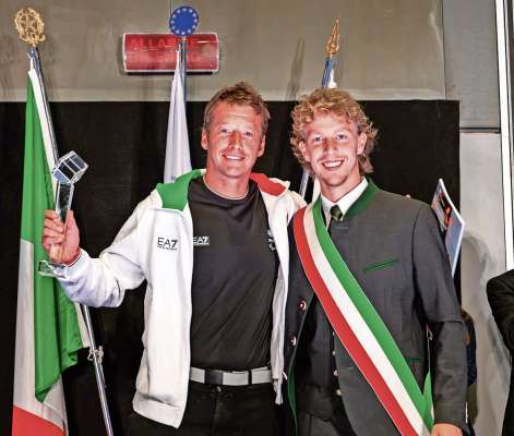 Luca Palla col vizecapocomun Gabri&shy;ele Delmonego.
