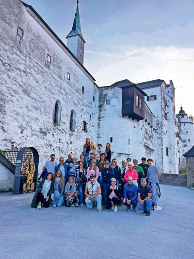 Dav&aacute;nt a la fort&euml;za de Hohensalzburg.
