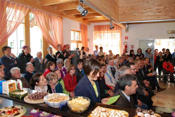 Na bela cumpëda de jënt ala festa. (© Pablo Palfrader)
